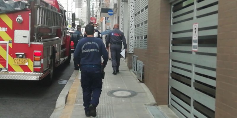 Falleció aprisionado por el sistema de un elevador