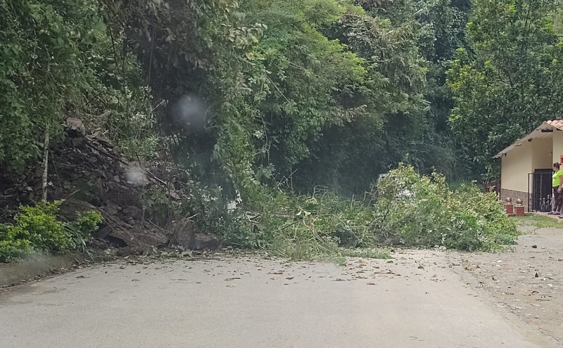 Pasos interrumpidos en Santander por las lluvias