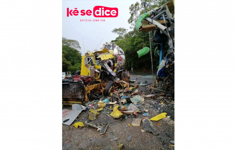 En imágenes: El devastador choque de un bus intermunicipal y una ‘mula’