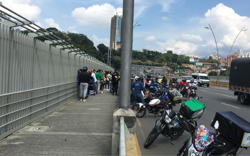 Se lanzó del viaducto García Cadena