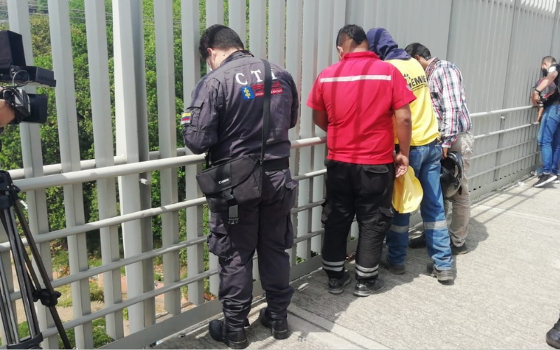 Se lanzó del viaducto García Cadena