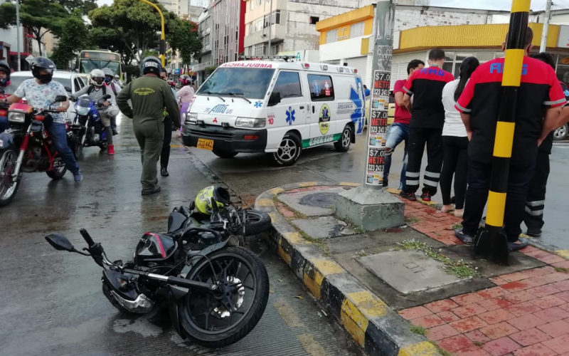 En Video: Ambulancia arrolló a un motociclista