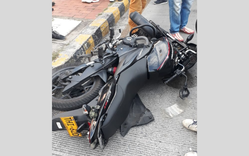 En Video: Ambulancia arrolló a un motociclista