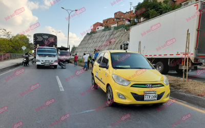 El choque le apretujó la mano al motociclista