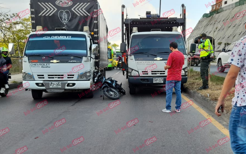 El choque le apretujó la mano al motociclista