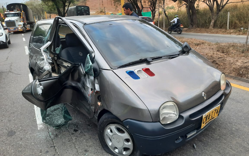 En imágenes: Un gran susto en la vía por una canasta