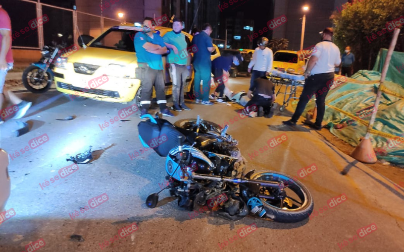 Salió volando contra el taxi en Barroblanco