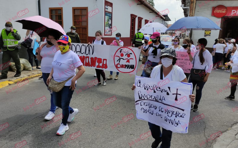 Marcha de Madres Comunitarias por "contrataciones irregulares del ICBF"