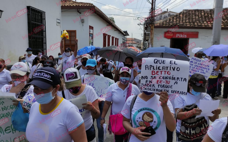 Marcha de Madres Comunitarias por "contrataciones irregulares del ICBF"