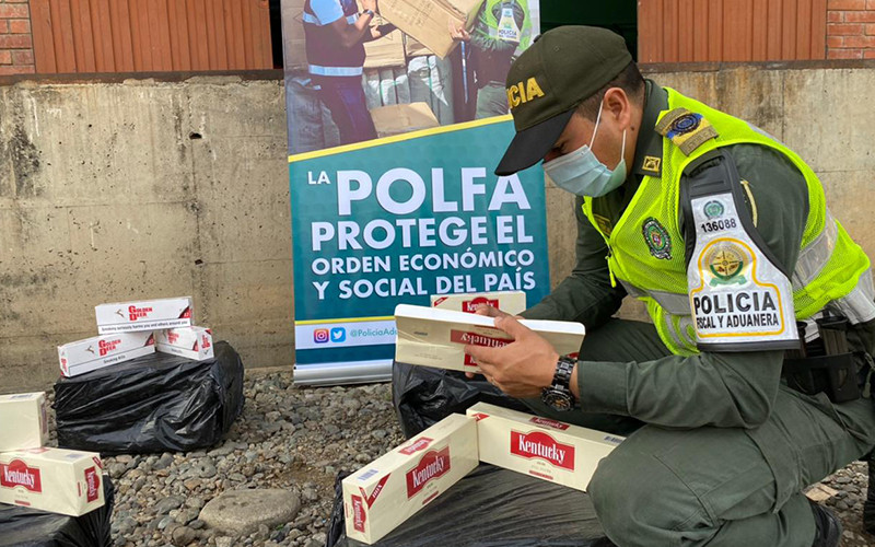 Cigarrillos de contrabando en la vía a San Alberto