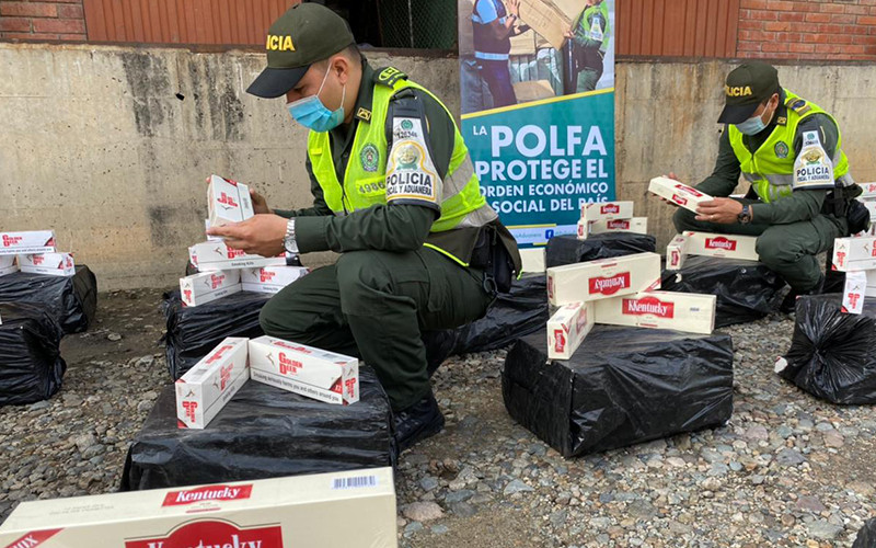 Cigarrillos de contrabando en la vía a San Alberto