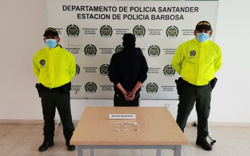 Lo agarraron con droga en una bolsita