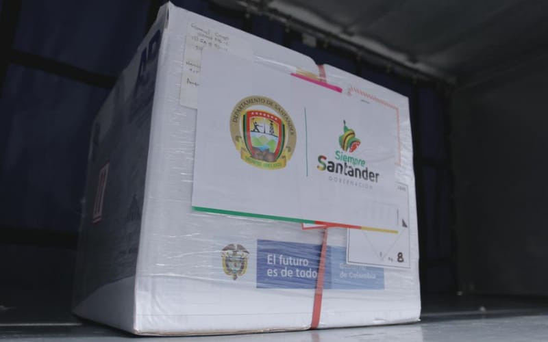 ¡Llegó la caja de vacunas a Santander!