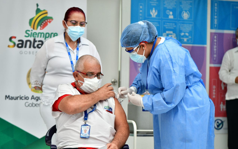 Primeros dos vacunados contra el Coronavirus en Santander