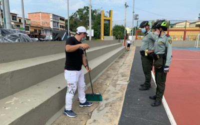 Pagaron su infracción embelleciendo a la ciudad