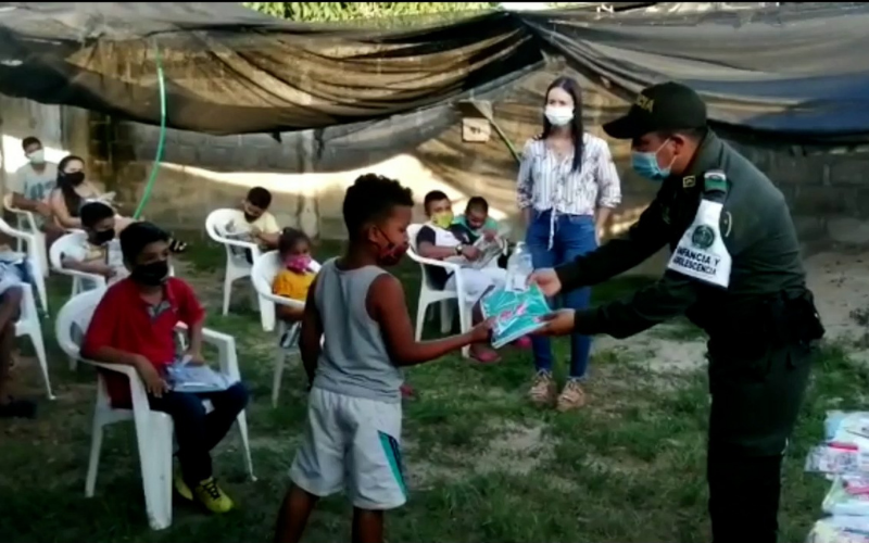 Kits escolares para evitar la deserción de los niños