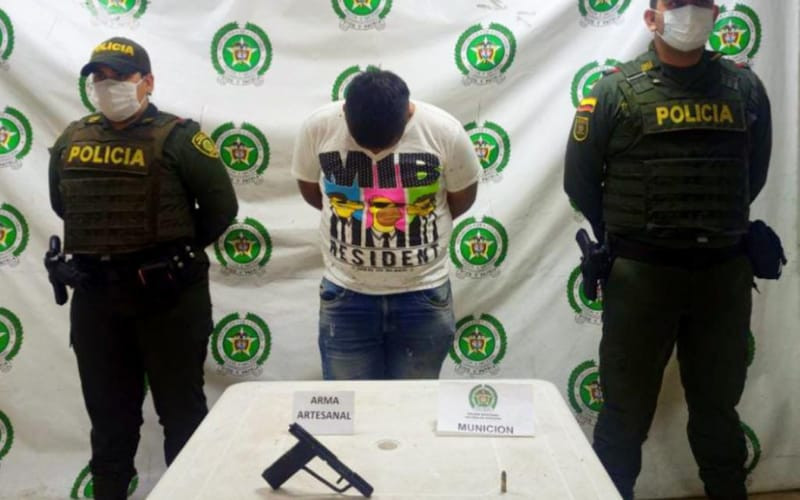 Dos capturados en Barrancabermeja:  un hombre armado y otro expendía droga.
