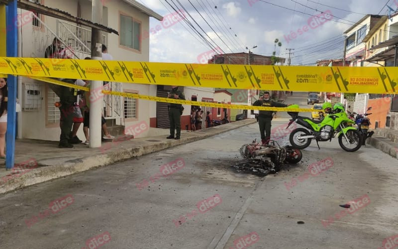 Les quemaron la moto a dos hombres que acababan de hurtar a un joven en Floridablanca