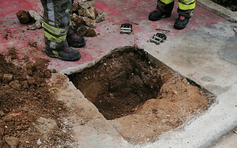 Bomberos atienden escape de gas y enjambre