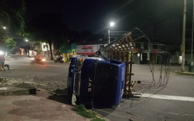 Se lo puso a una tienda en la madrugada