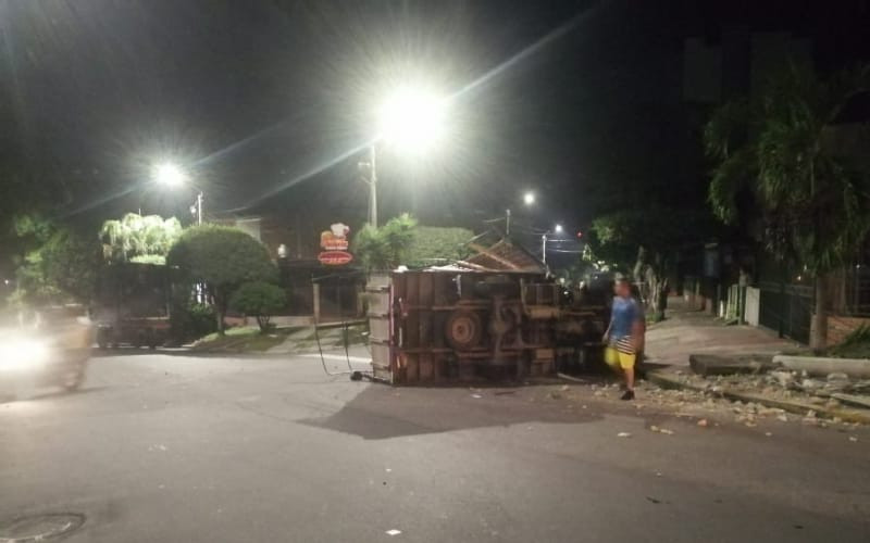 Se lo puso a una tienda en la madrugada