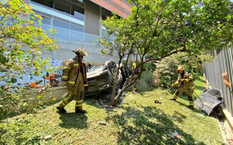 Devastadora caída de automotor en Medellín