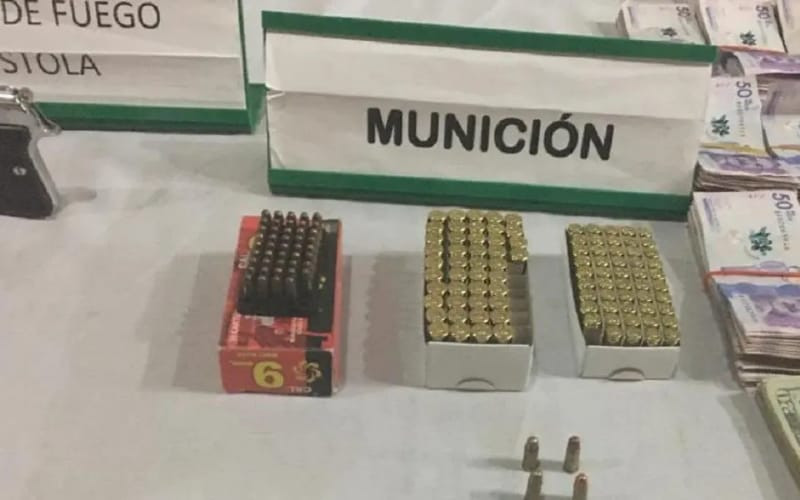 El carro que cayó de quinto piso tenía armas