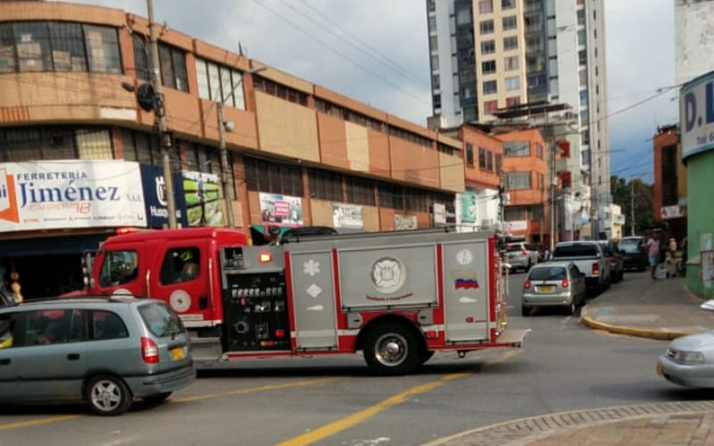 Se prendió la camioneta en el parqueadero