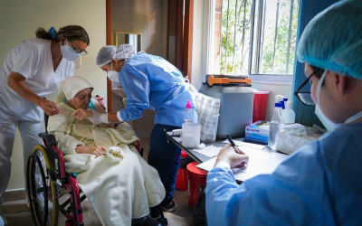 La Guane vacuna abuelitos a domicilio