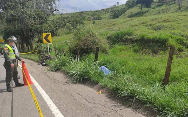 Su vida quedó en la cuneta