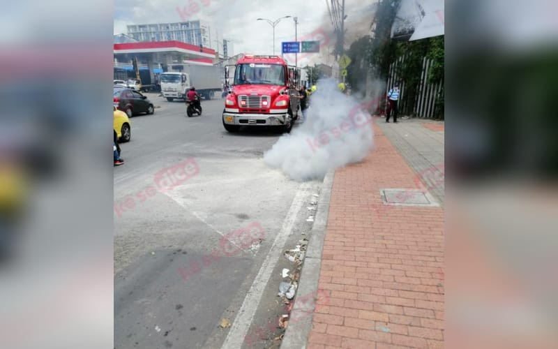 ¡Se prendió la motocicleta en la 15!