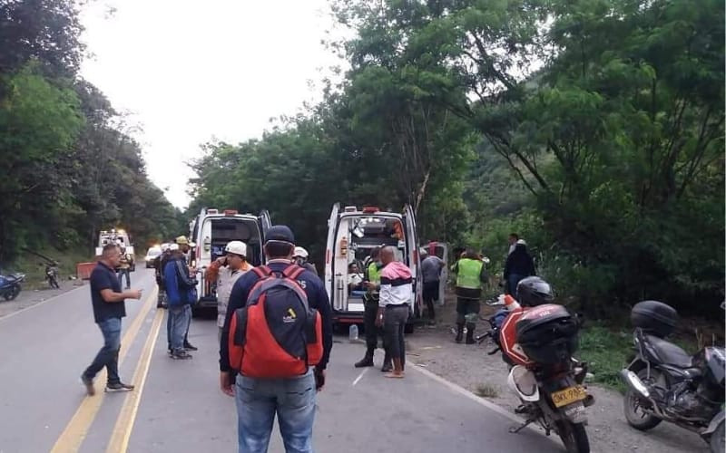 Se salieron del camino y por poco se hunden en el Cauca