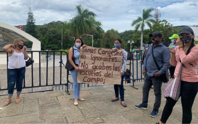 Papás de la vereda San Miguel se plantaron en la Alcaldía