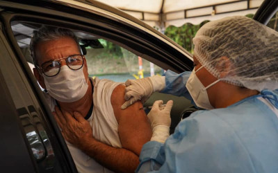 Pase en el carro y vacúnese en Floridablanca