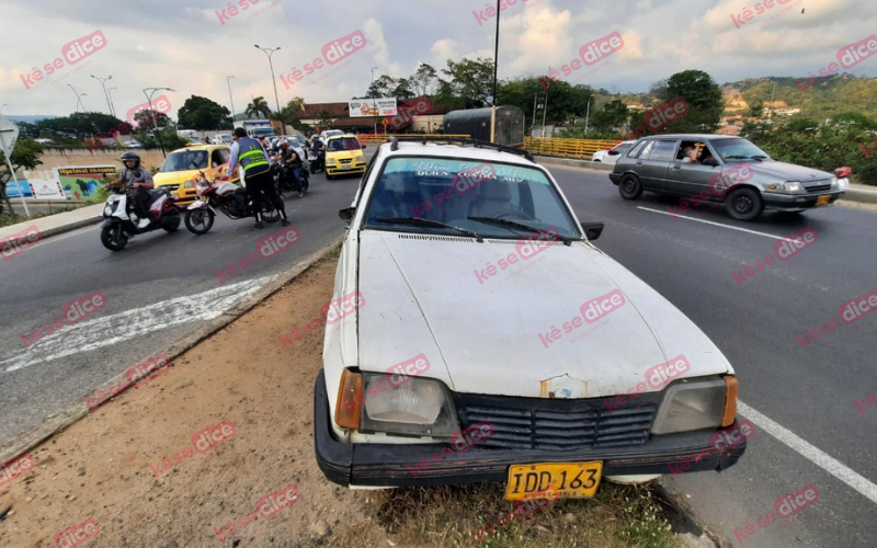 Una ‘locura’ de choque en el puente ‘El Loco’ de Girón