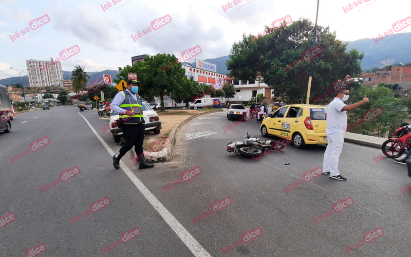 Una ‘locura’ de choque en el puente ‘El Loco’ de Girón