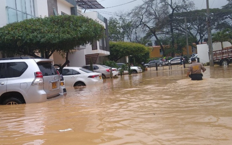 Caos por inundaciones tras intensas lluvias en Cúcuta