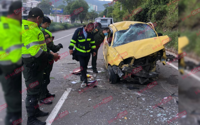 Impresionante accidente de taxi en Piedecuesta