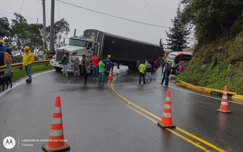 Accidente paralizó tráfico en el sector de La Nevera