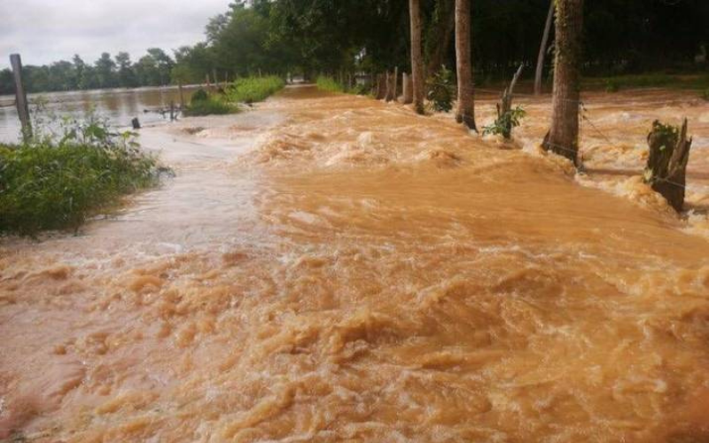 El río Lebrija se creció y afectó en Rionegro