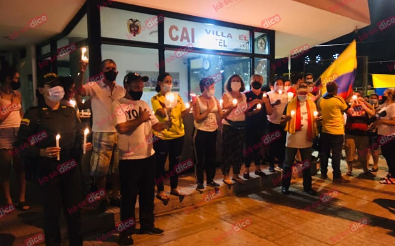 Velatón en solidaridad con policías del CAI Villabel