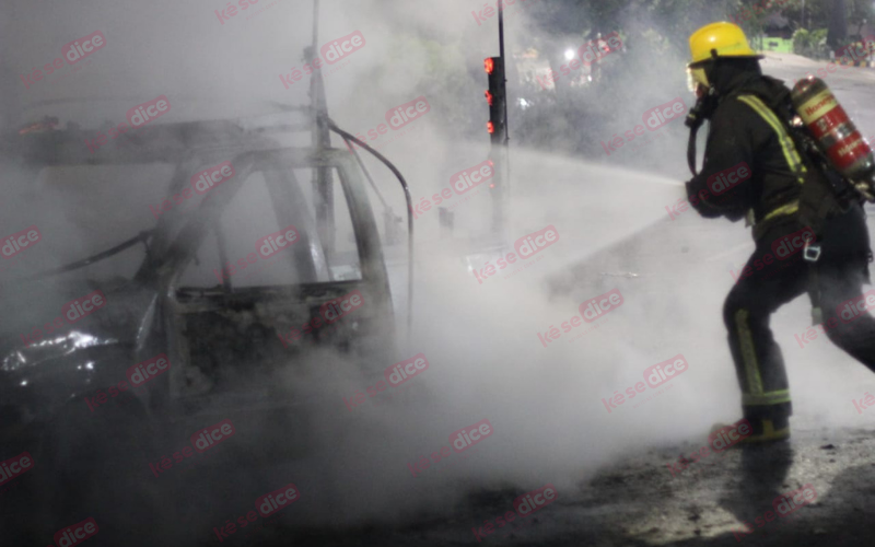 Queman camioneta de borracho tras choque en Girón