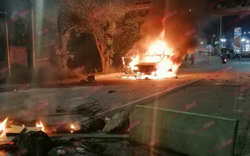 Queman camioneta de borracho tras choque en Girón