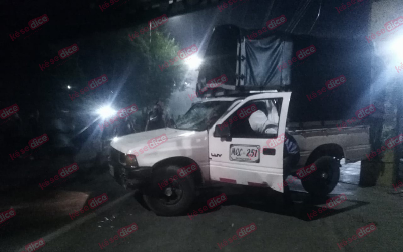 Queman camioneta de borracho tras choque en Girón