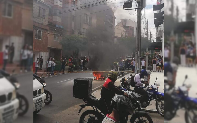 Les quemaron la motocicleta por robar en Bucaramanga