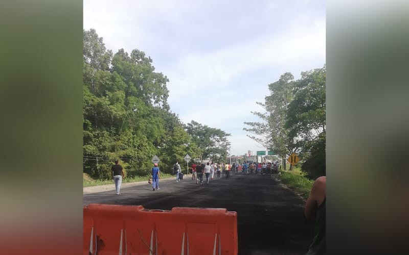 Bloqueo a la Costa deja problemas a pasajeros y transportadores