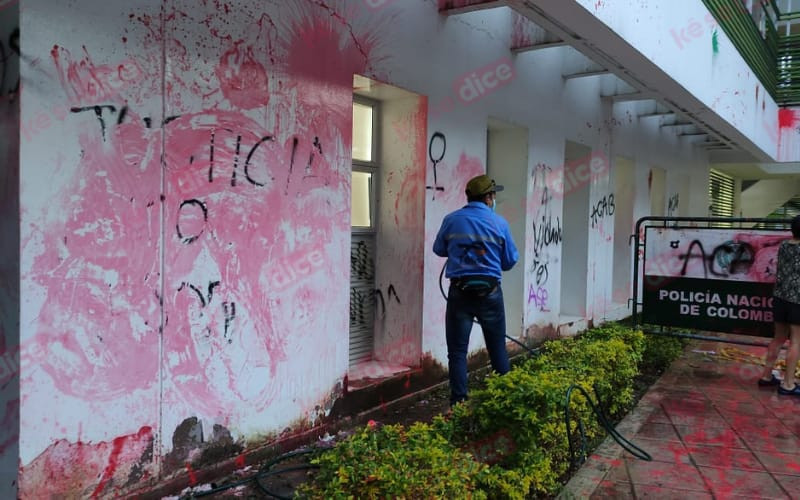 Ataque a la Estación Sur en reclamo por violencia de género