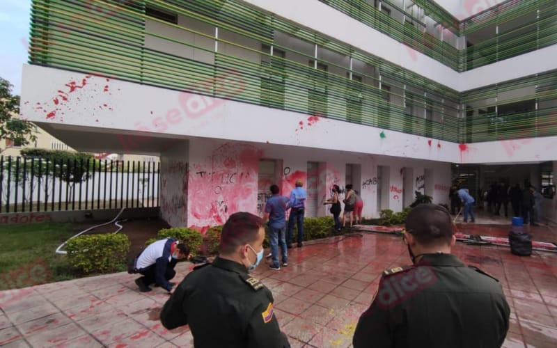 Ataque a la Estación Sur en reclamo por violencia de género