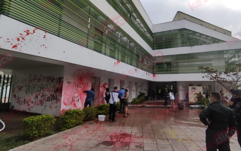 Ataque a la Estación Sur en reclamo por violencia de género