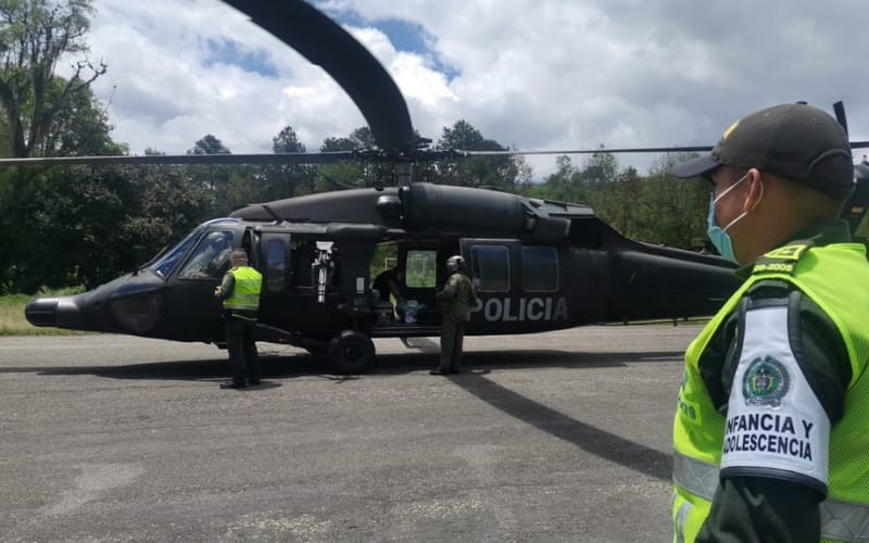 Bebé trasladado en helicóptero por ayuda médica